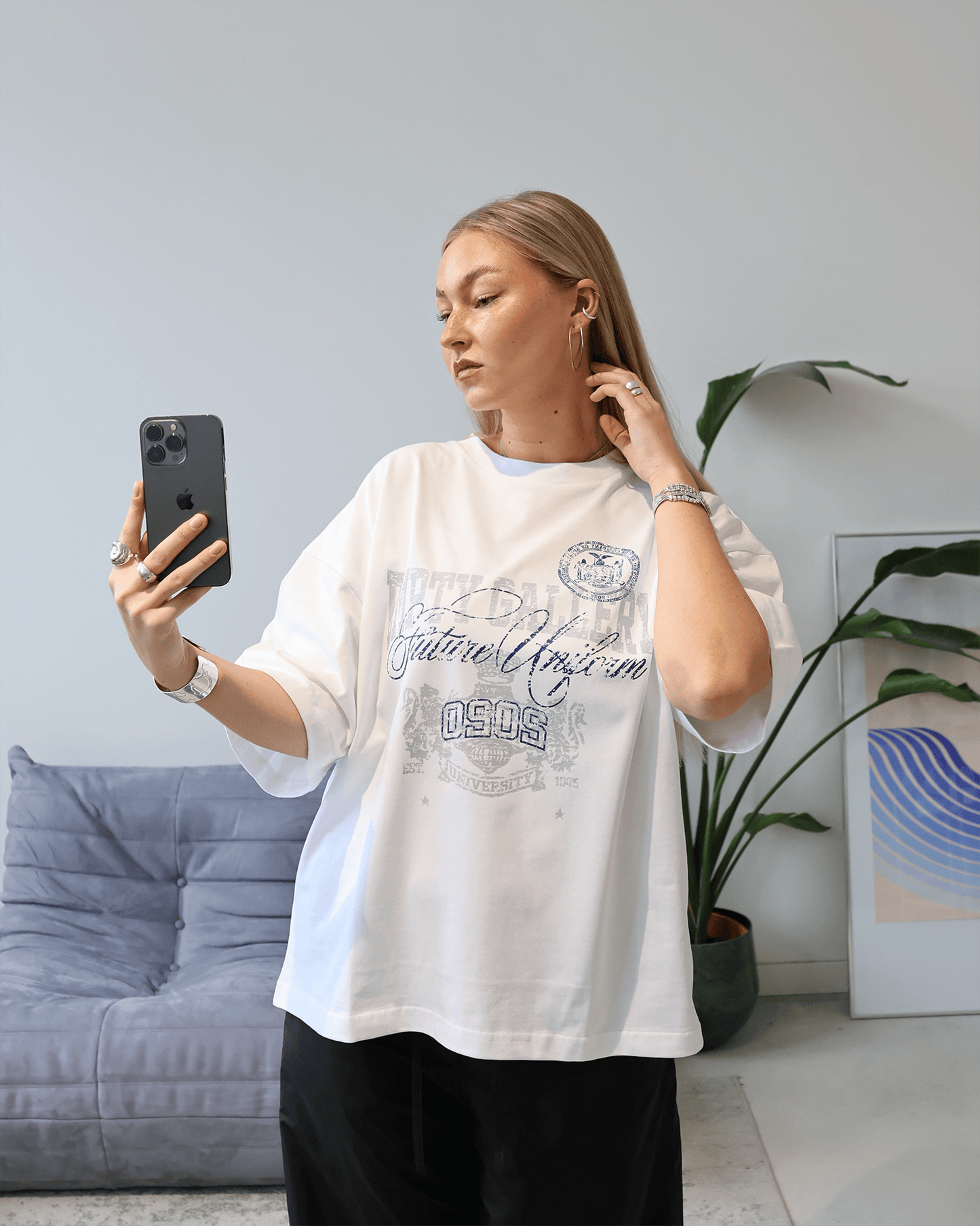 WHITE GRAPHIC T-SHIRT